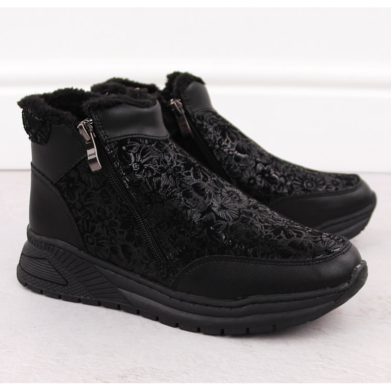 Naisten mustat nahkaiset nilkkurit kukilla T.Sokolski Z24-329 2