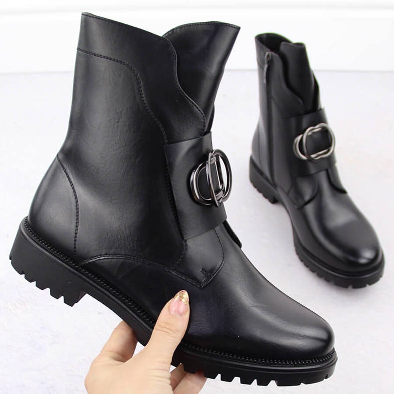 Naisten eristetyt saappaat koristeella, musta Potocki 12441 1