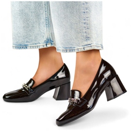 Naisten nahkaiset korkokengät koristeella, musta 24-58242B 1