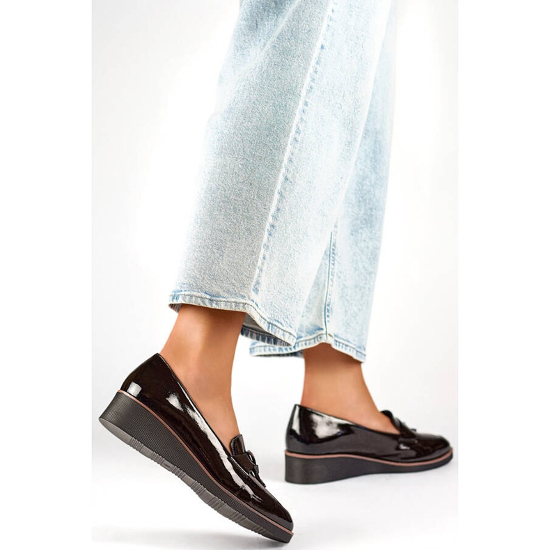 Naisten kiiltonahkaiset kengät, musta, 24-58266B 2