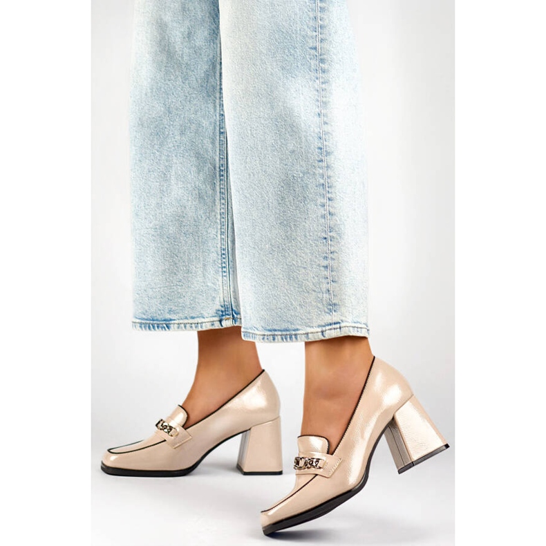 Tyylikkäät beigenväriset korkokengät 2