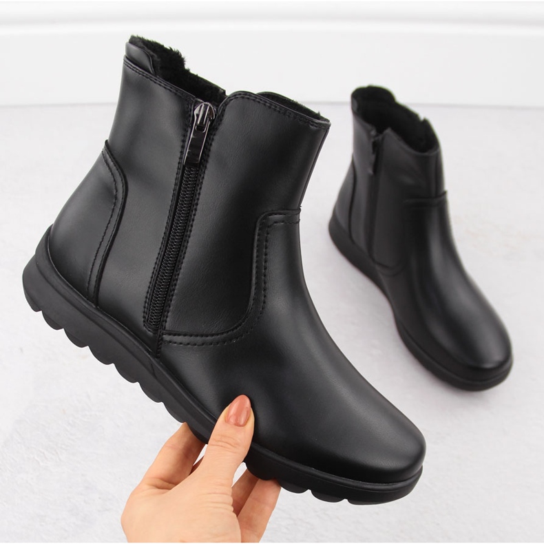 Mustat nahkaiset naisten nilkkurit vetoketjulla FIlippo DBT6630 1