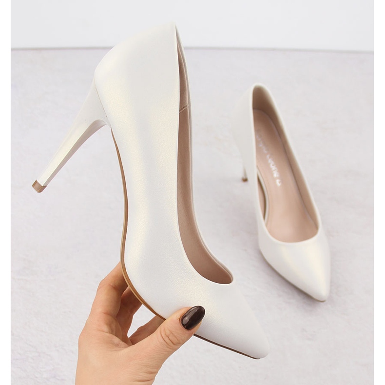 Kermanväriset helmipumput Sergio Leone 1878 valkoinen 1