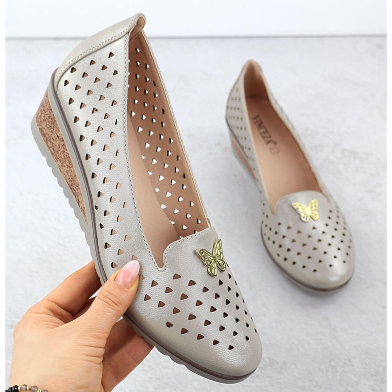 Naisten kengät avoimessa kiilassa koristeella Golden Vinceza 58472 kultainen 1