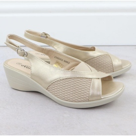 Naisten sandaalit mukavalle beige evento 8863 2