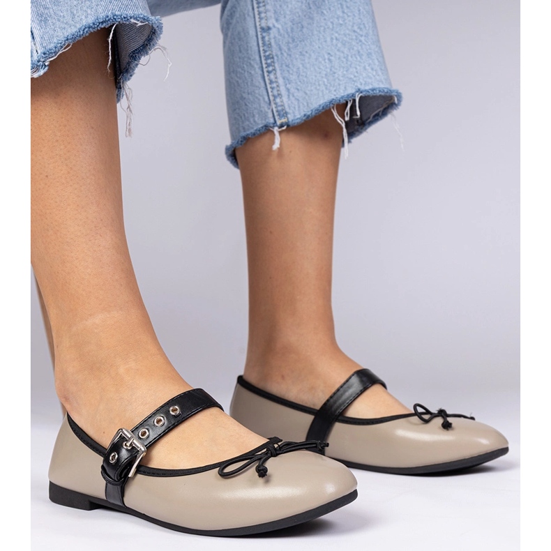 Tummat beige naisten balleriinit keulan kanssa 1