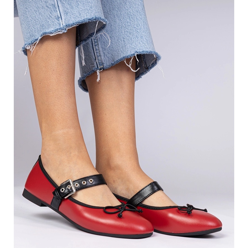 Punaisten naisten balleriinit keulalla punainen 1