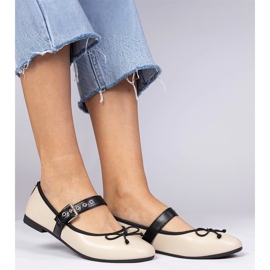 Beige naisten balleriinit keulan kanssa 2