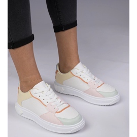 Valkoiset ja keltaiset urheilun lenkkarit Eco-Leatherista valkoinen 1