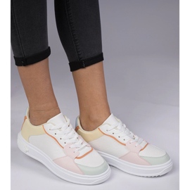 Valkoiset ja keltaiset urheilun lenkkarit Eco-Leatherista valkoinen 2