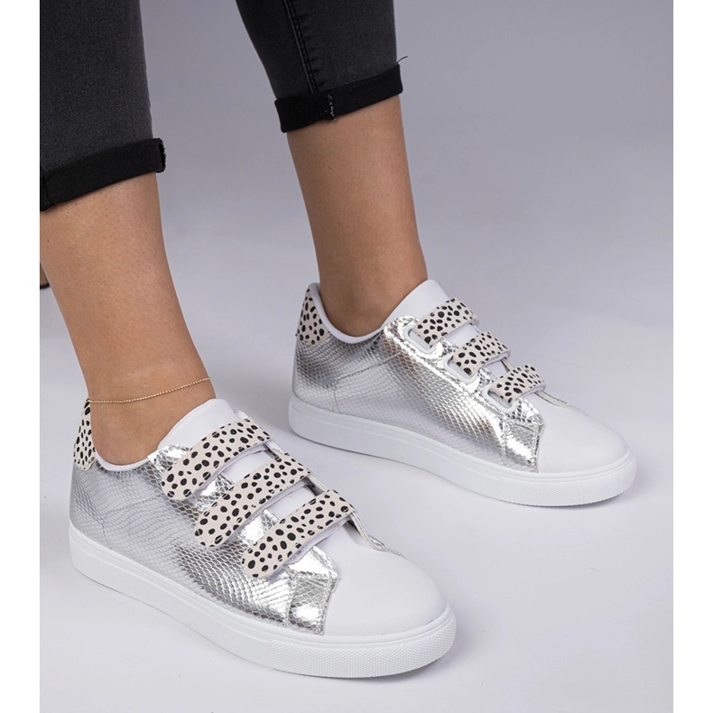 Hopea -lenkkarit eläimen tarranauhalla 1