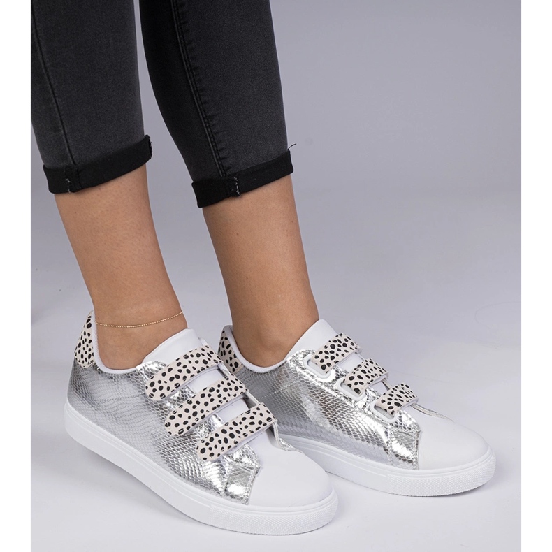 Hopea -lenkkarit eläimen tarranauhalla 2