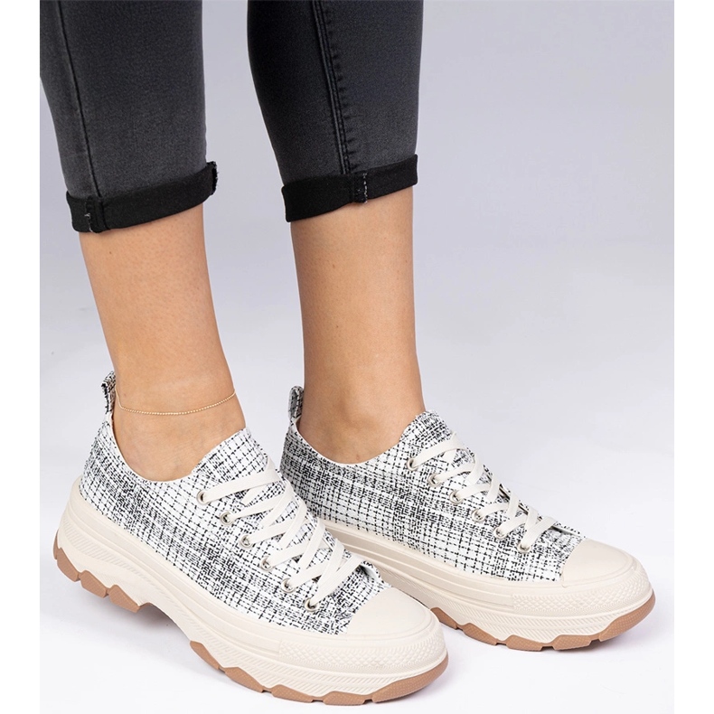 Mustavalkoiset lenkkarit paksulla pohjalla 1