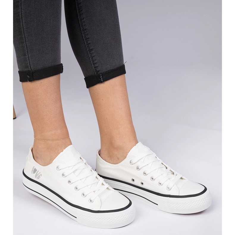 Valkoiset klassiset naisten lenkkarit valkoinen 1