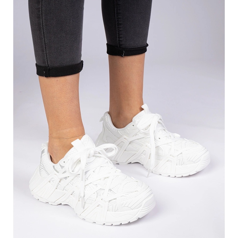 Valkoiset lenkkarit massiivisessa pohjassa valkoinen 1