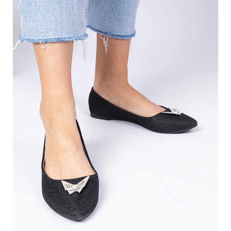 Mustat naisten kimaltelevat balleriinit perhonen kanssa 2