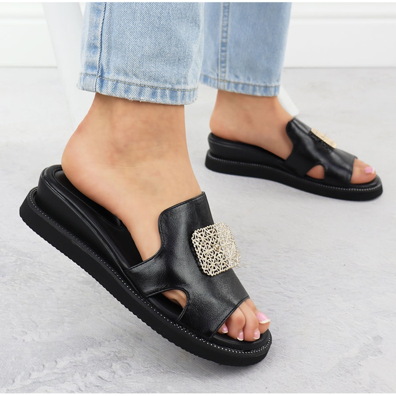 Eco-Leather-tossut mustalla alustalla Jezzi 2267: n koristeella 2