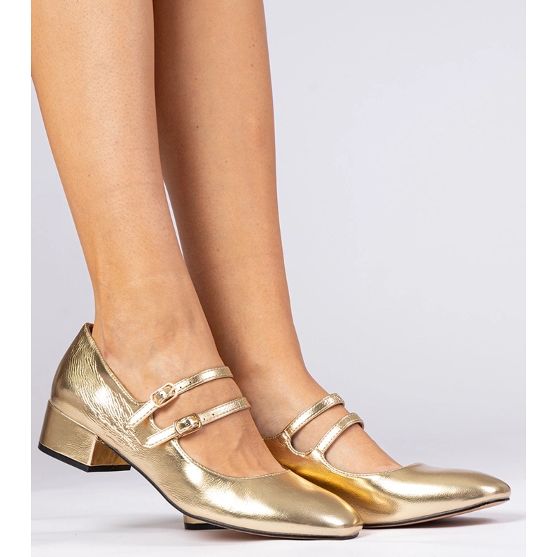 Kultaisten naisten pumput pylväällä soljella kultainen 1