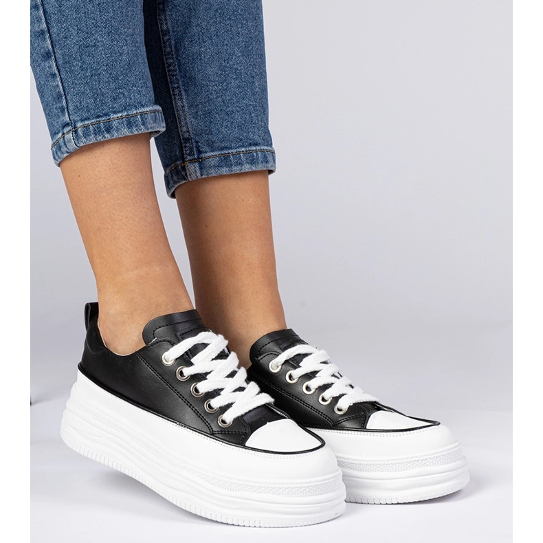 Mustavalkoiset naisten lenkkarit korkealla pohjalla valkoinen 1