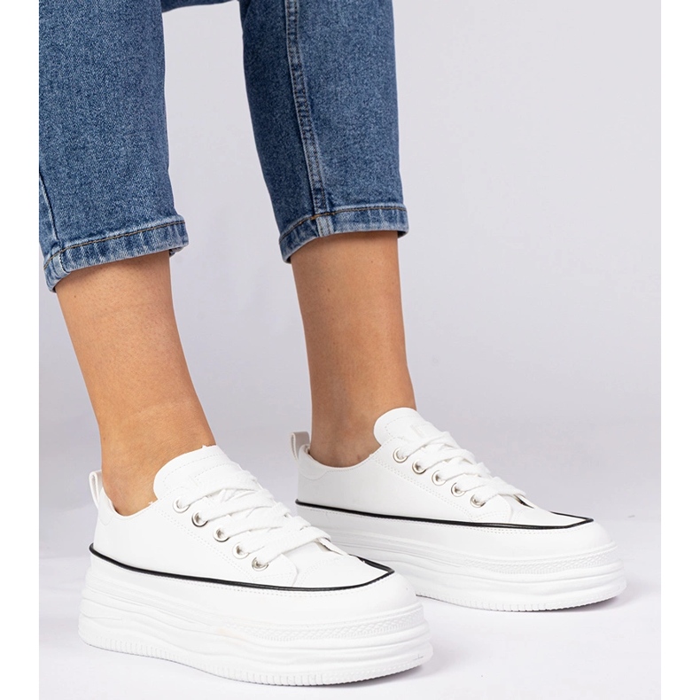 Valkoisten naisten lenkkarit korkealla pohjalla valkoinen 1