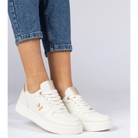 Beige naisten lenkkarit kultaisella brokadilla 1