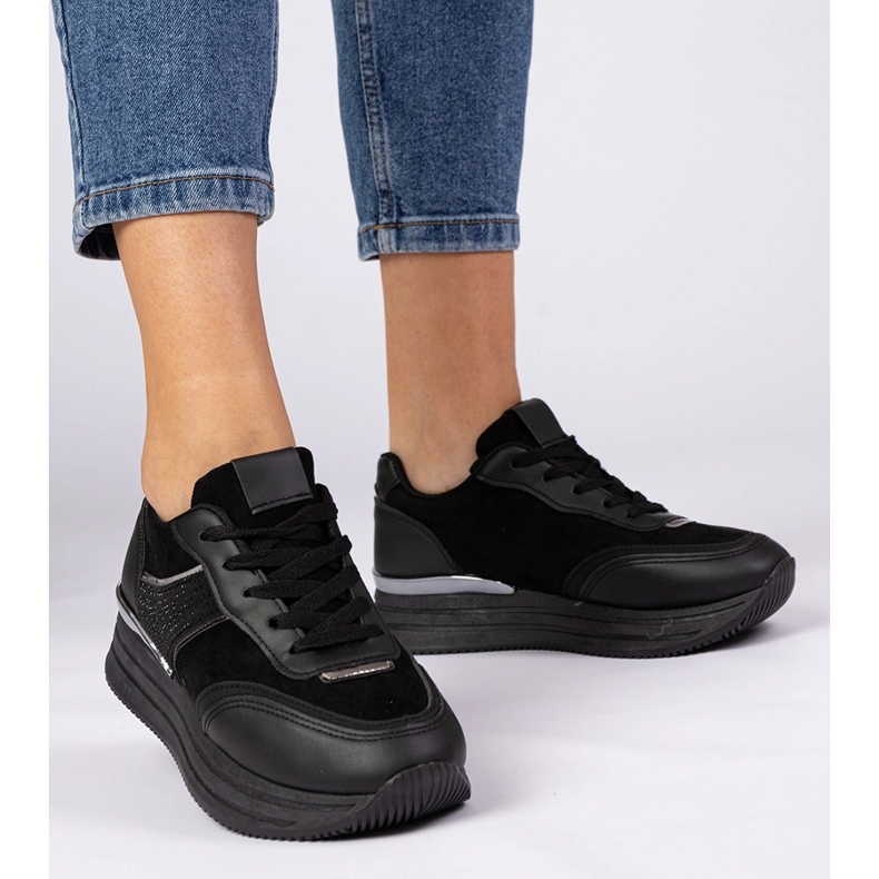 Mustat naisten lenkkarit laiturilla zirkonilla 1