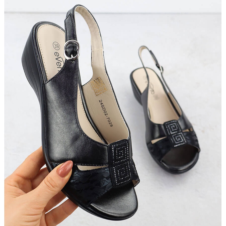 Naisten sandaalit kiilalla Black Evento 7028 musta 1