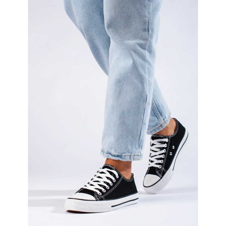 BM Mustat lenkkarit 1