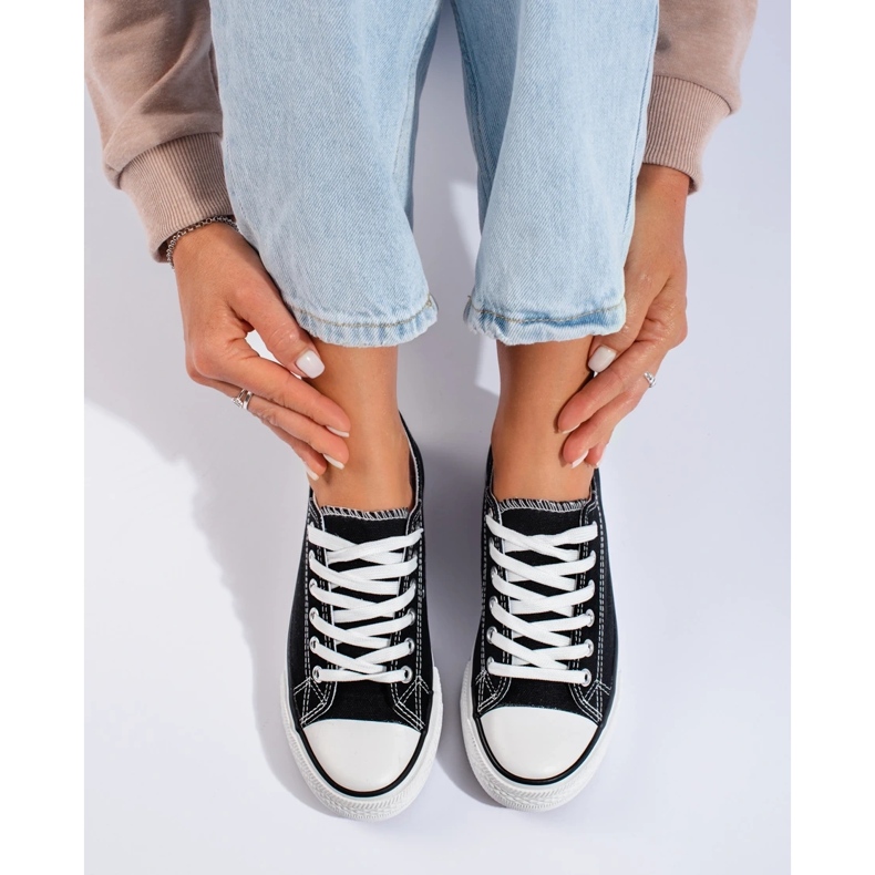 BM Mustat lenkkarit 2