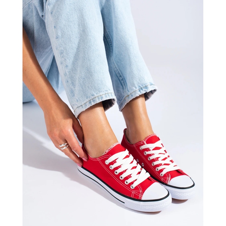 Punaiset lenkkarit punainen 2