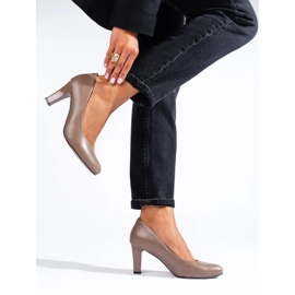 Shelovetin klassiset tummanbeiget kantapääpumput 1