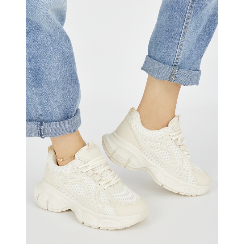 Beiget lenkkarit paksulla pohjalla 1