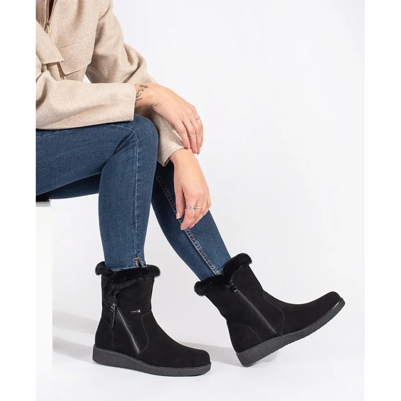 Naisten eristetyt mustat nahkasaappaat, joissa on turkista Sergio Leonelta 1