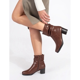 Naisten ruskeat nahkaiset nilkkurit, joissa on röyhelöpäällinen Sergio Leonelta 1