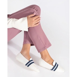 Valkoiset balettitassut koristeraidoilla valkoinen 2