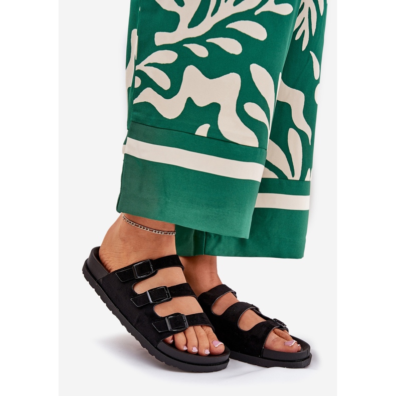 Naisten tossut, joissa on raitoja ja soljet mustana 1