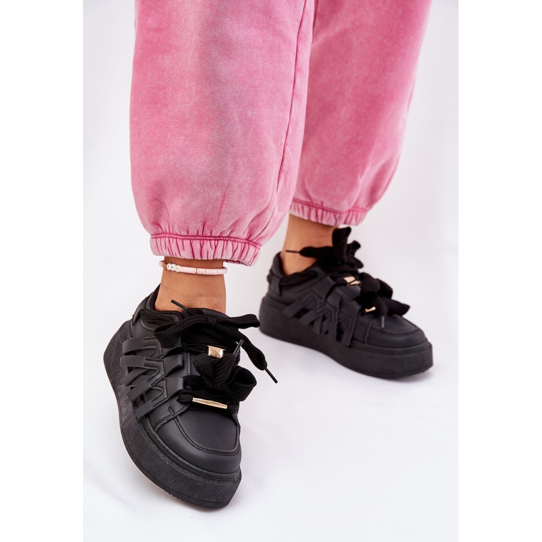 Ekon nahka lenkkarit mustalla alustalla 1