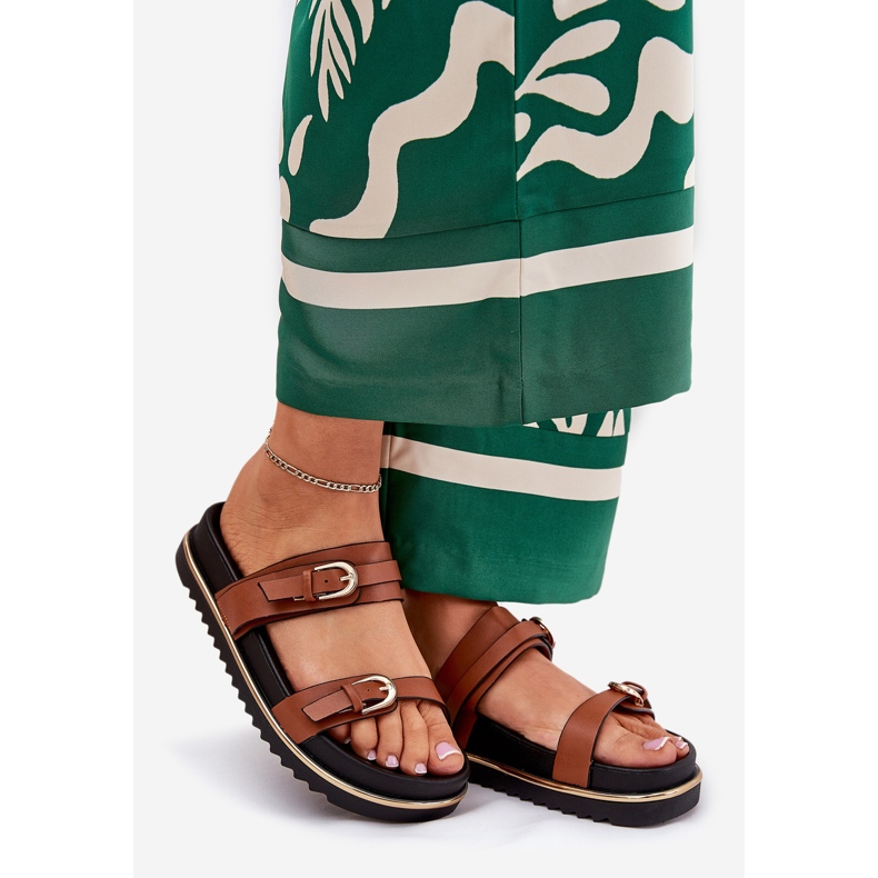 Sileä naisten flip flops lavalla raidoilla ja kiinnittimellä kameli ruskea 1