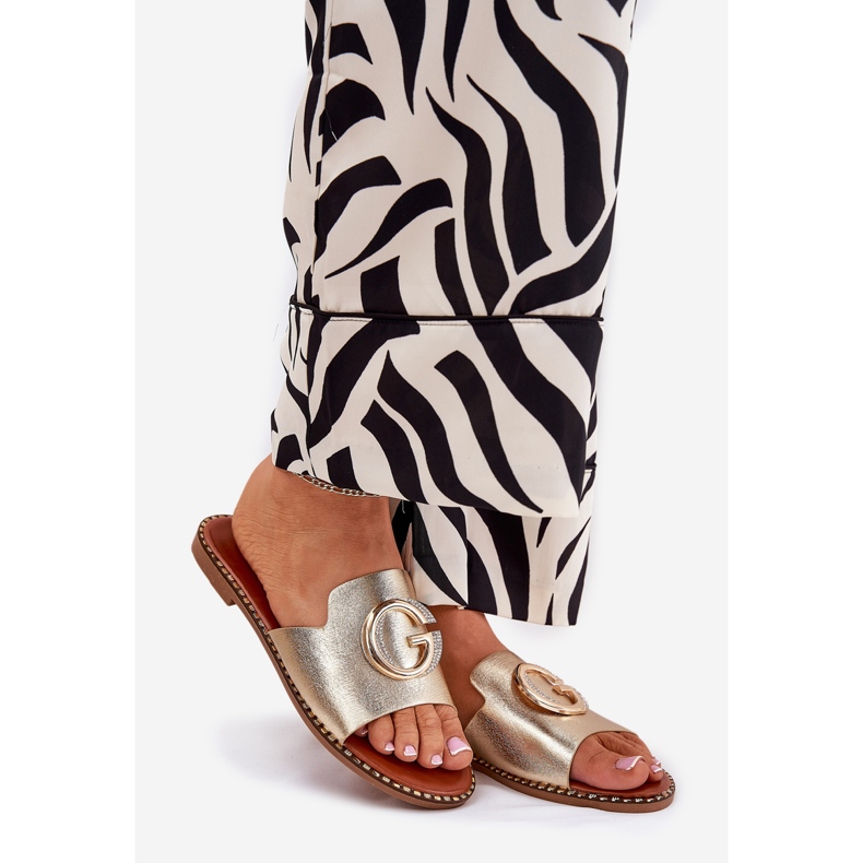 Eco Leather Flat Naisten tohvelit koristeellisella kultaisella yksityiskohdilla kultainen 1