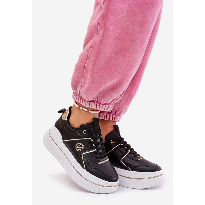 Naisten urheilukengät alustalla musta 1