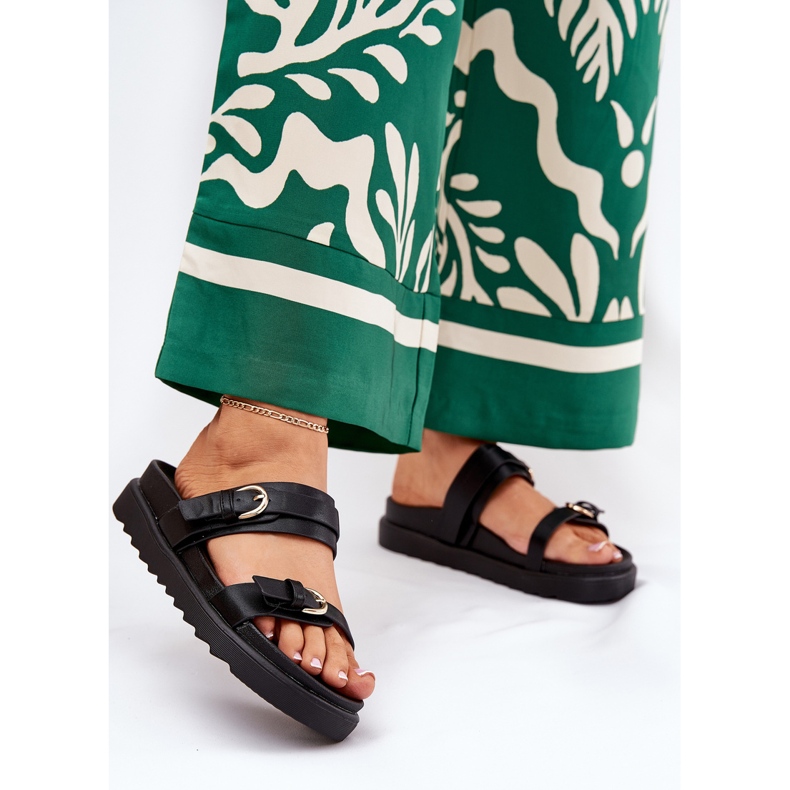 Naisten flip flops lavalla kultaiset puristimet mustat 2