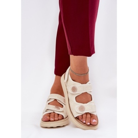 Naisten sandaalit, joissa on koristeellisia yksityiskohtia beigelle 2