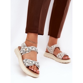 Naisten aineelliset sandaalit laiturilla beige 2