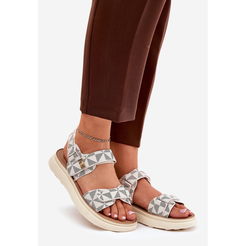 Naisten aineelliset sandaalit laiturilla beige 1