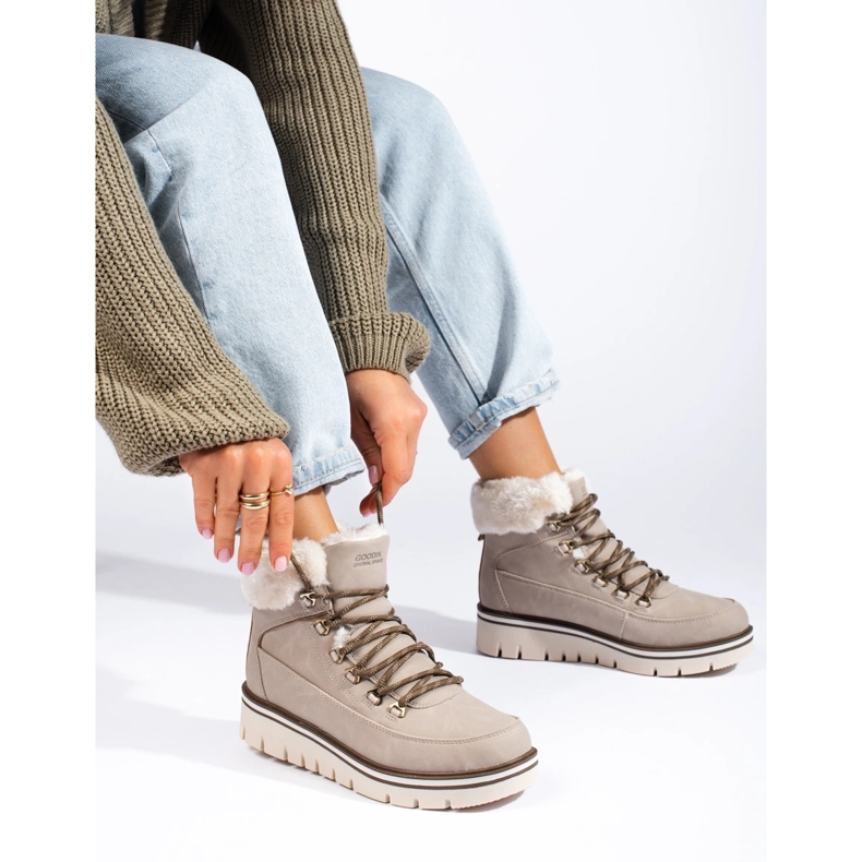 Naisten ansoja lavalla beige 1