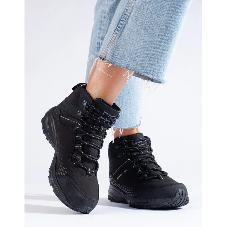 Naisten korkeat vaelluskengät DK musta 1