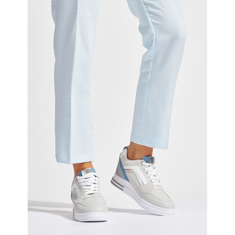 Naisten harmaat tennarit, joissa piilokiila 1