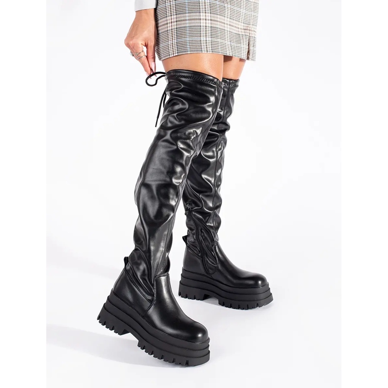 Mustat lavamuskettisoturit 1