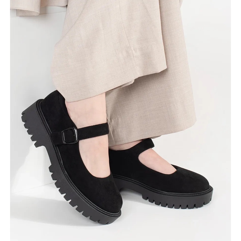 Goodin Mustat kengät mokka -alustalla 1