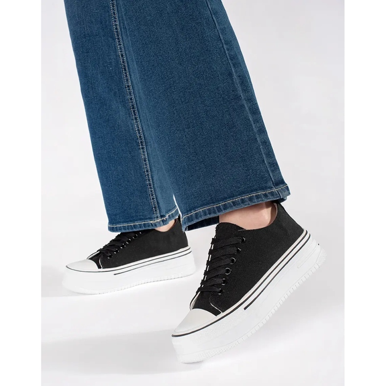 Mustat naisten tennarit, joissa paksu pohja 1